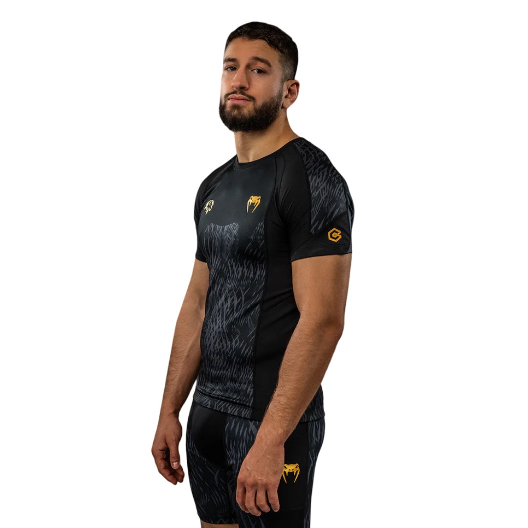 VENUM X CHIMAEV WILD BORZ SHORTSLEEVE RASHGUARD BLACK/GREY/GOLD