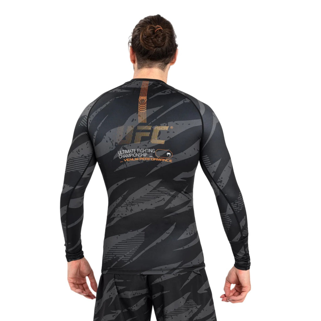 Venum, UFC Adrenaline by Venum Fight Week Homme Rashguard Performance à manches longues, Homme, XXL, Noir Venum, UFC Adrenaline by Venum Fight Week Homme Rashguard Performance à manches longues, Homme, XXL, Noir