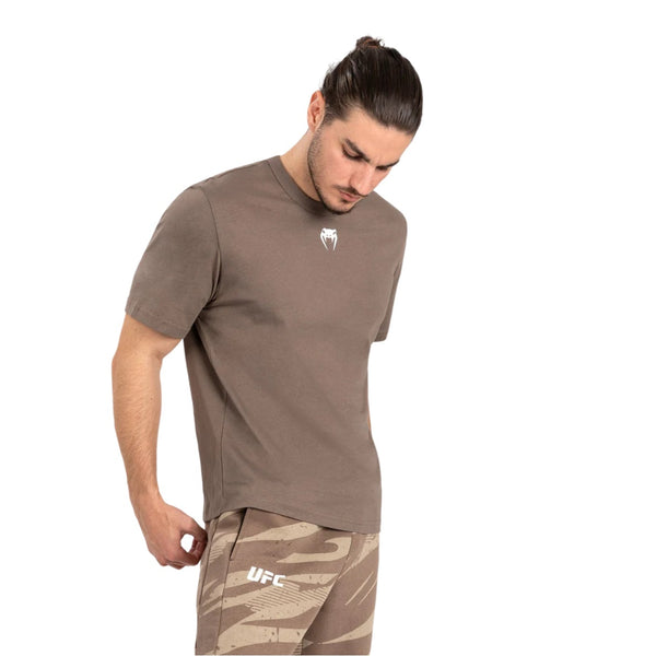 UFC ADRENALINE BY VENUM FIGHT WEEK MENS SHORT- SLEEVE T-SHIRT SAND LEFT SIDE