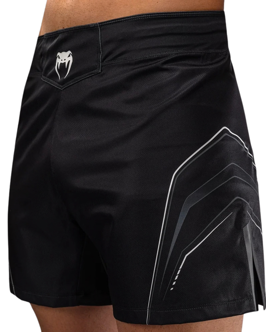 Venum Streamline Fightshorts – Black/White | Lightweight Mobility – MMA & Kickboxing Performance