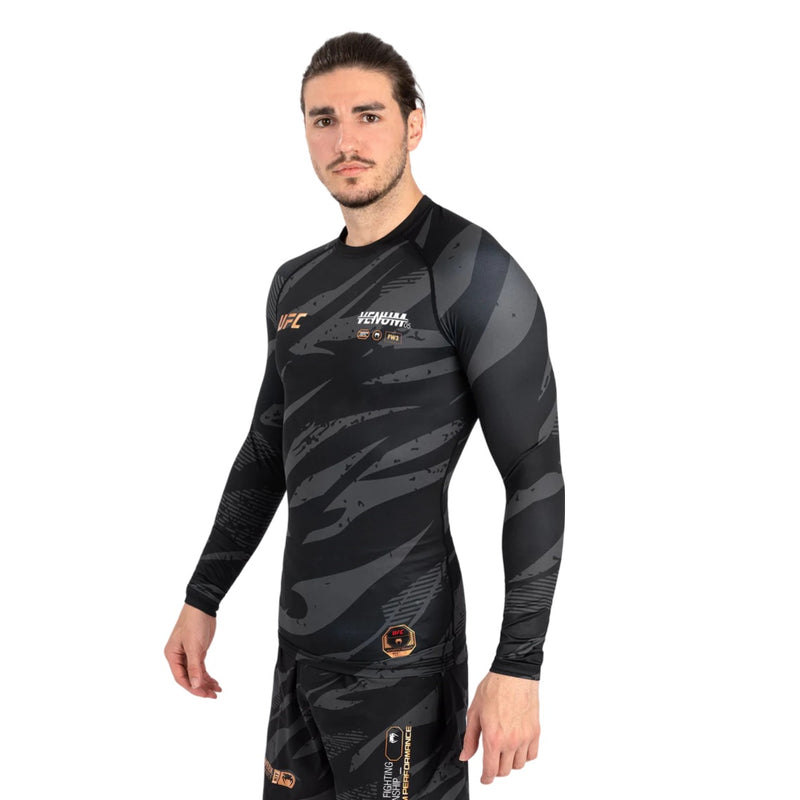 UFC Adrenaline BY VENUM FIGHT WEEK للرجال أداء طويل الأكمام RASHGUARD